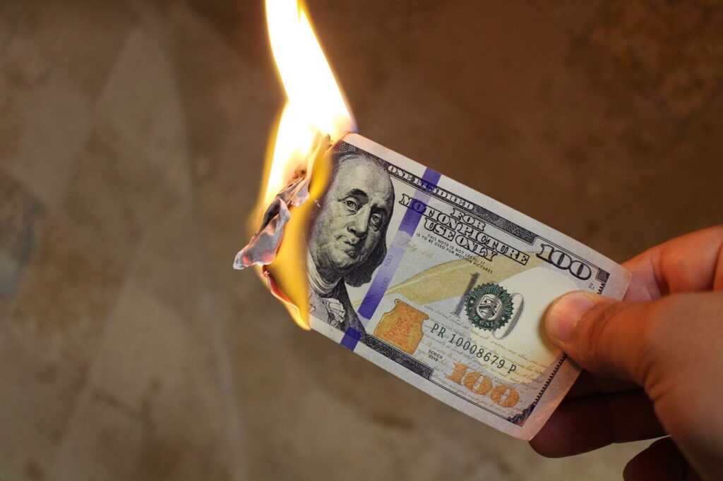 ¿Cómo cuidar las salidas de dinero?